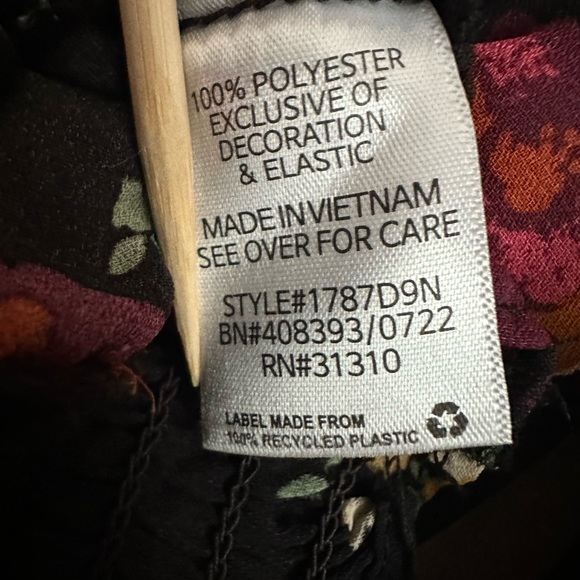 FORTUNE + IVY
Bella Lace Detailed Surplice Blouse| Size L| Black multi - Picture 9 of 10